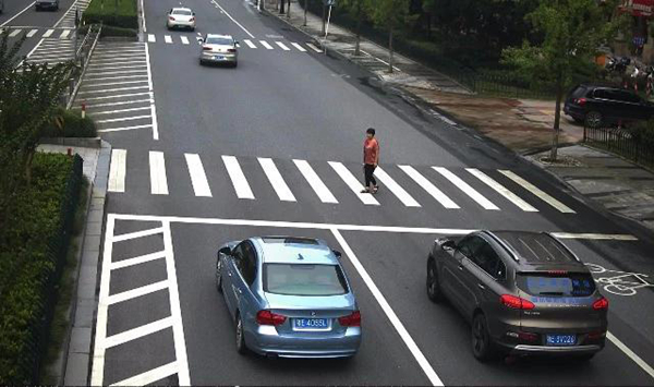 怎么样才算不礼让斑马线行人 aa6b2d8a089a4e07a4eb78dacfac21b2.jpeg