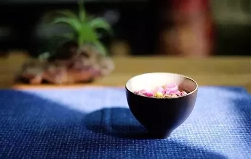 真正的高贵是装不出来的 御匾会棋牌官网