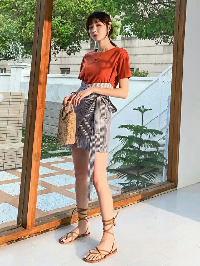 微胖女生怎么选长裙款式 b69b19e91a8545fabeda1e1bda502ce1.jpeg