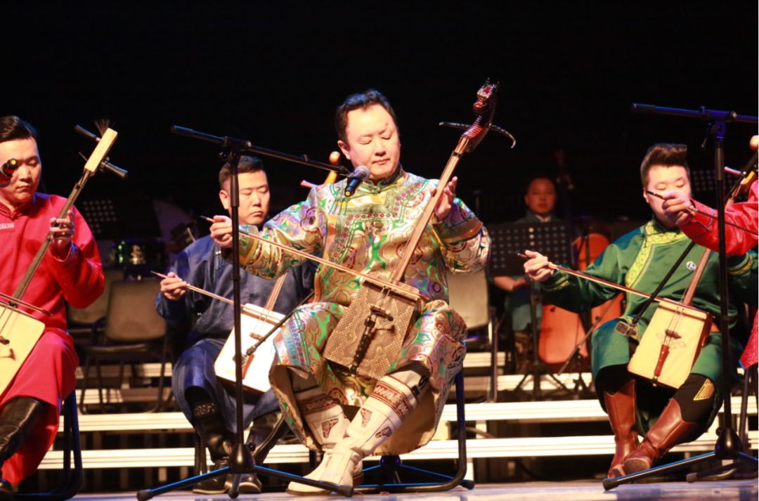 由内蒙古艺术学院音乐学院青年马头琴演奏家萨切荣贵担任项目负责人