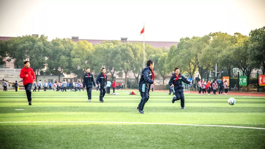 21陆文珺 延安中学校园一角20陈顾宜 民办位育争奇斗艳19蔡泽恒 川沙
