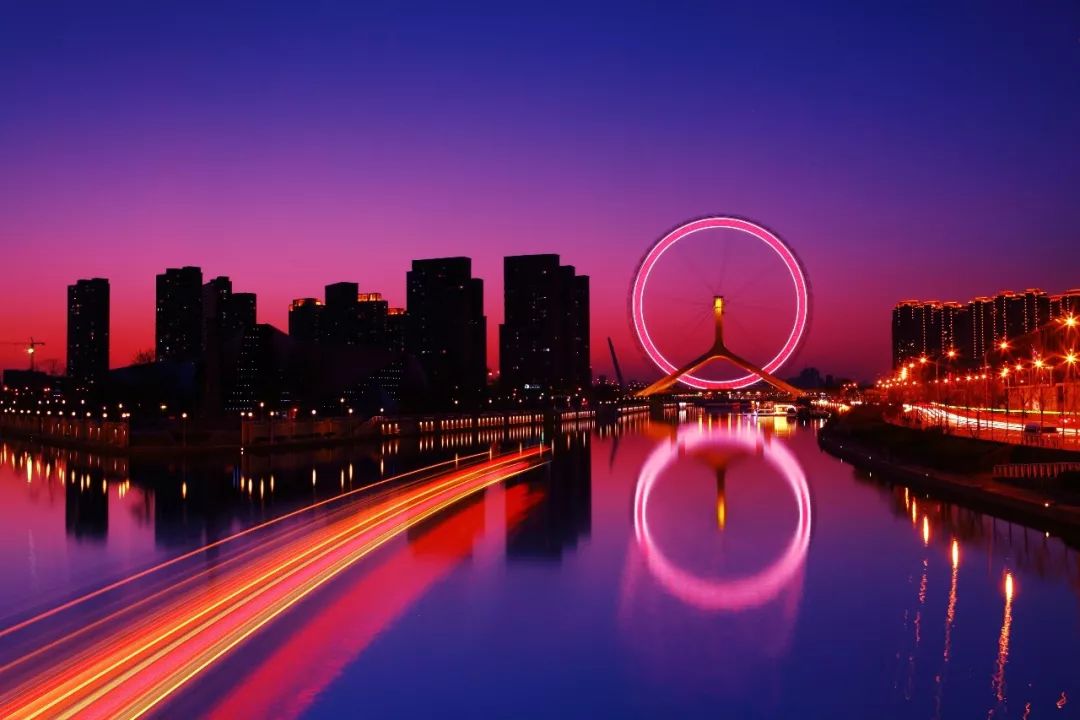2,世界上唯一建在桥上的摩天轮--天津之眼
