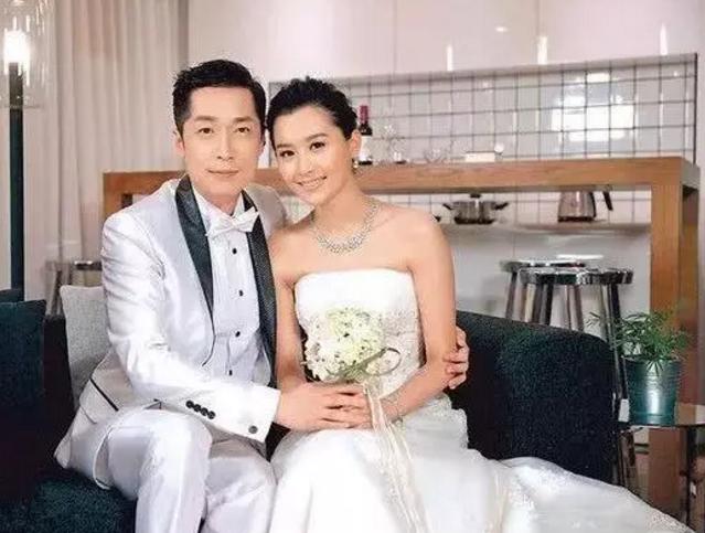 梦见和别人拍婚纱照_小鹏飞和丫蛋拍婚纱照(3)