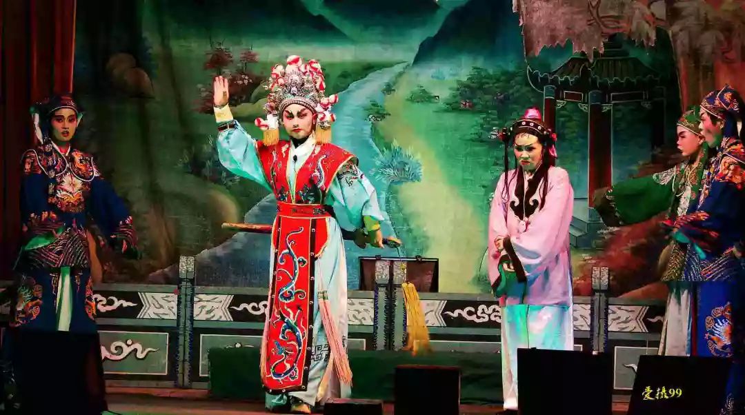 有种南曲腔调 高甲戏系"福建省五大剧种"之一 是闽南地区最大的戏曲