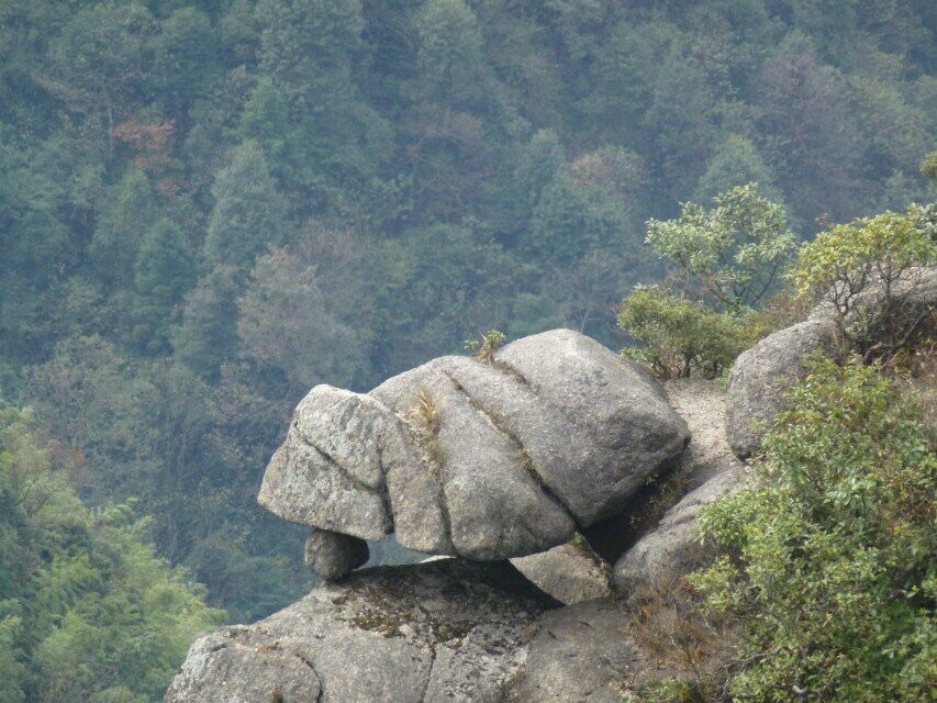 牙梳山"神龟探海"--肖明摄从此,山地不再崩裂,牙梳山脚下的百姓靠山吃