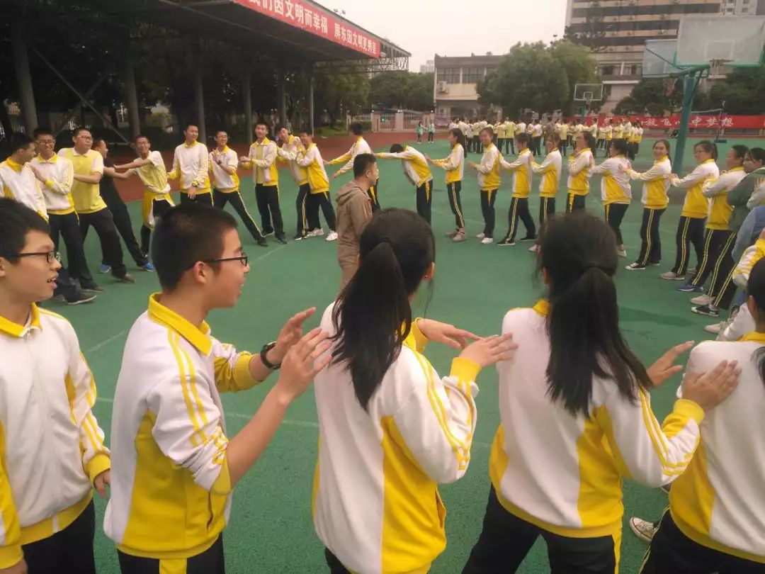 势如破竹直捣黄龙,轻装上阵折桂中考——福州屏东中学