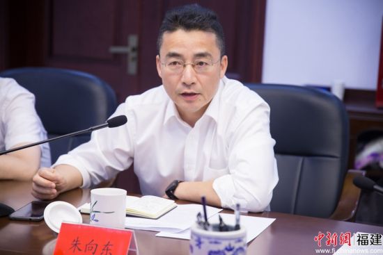 朱向东介绍了鼓楼区在军民融合方面所进行的一系列探索性实践.