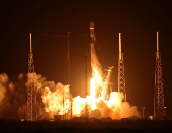 一箭发射60颗卫星!英媒:SpaceX开始打造“太空互联网” 澳博平台官网