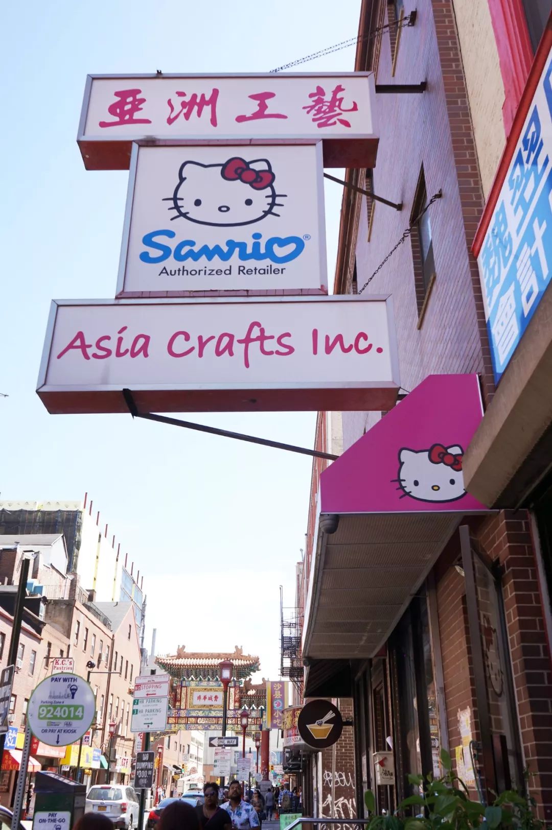 费城二次元玩家萌妹聚集地 正版hello Kitty 高达 爆款周边数不清 文具