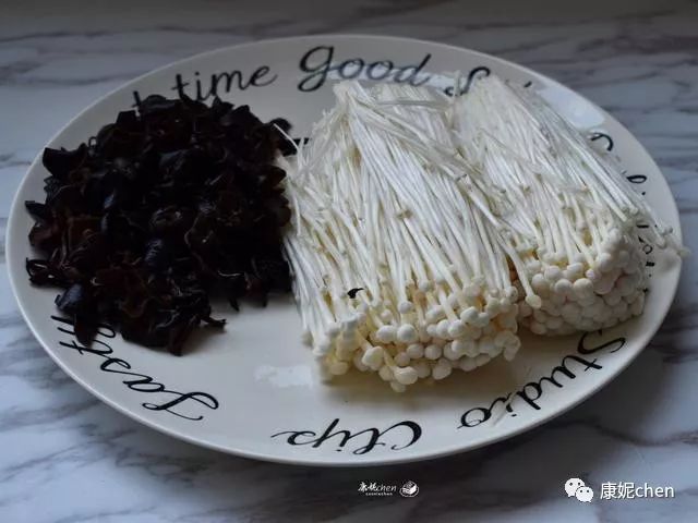 银耳配什么菜调好吃 45ad8998ae0c479db667bcf8368abac5.jpeg