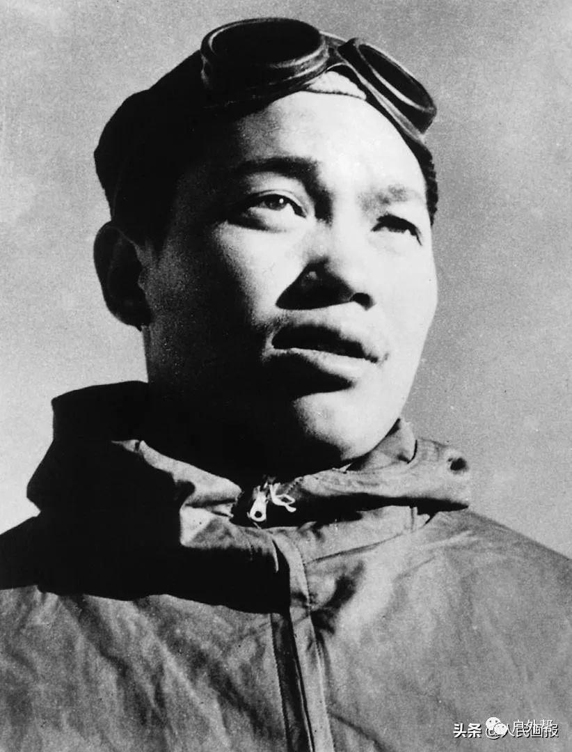 登顶英雄屈银华,1935年出生,四川人.