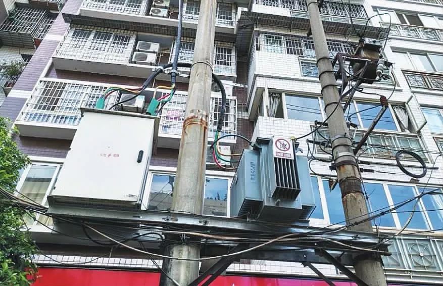 顺庆区一小区居民反映:窗外变压器,夜里嗡嗡响