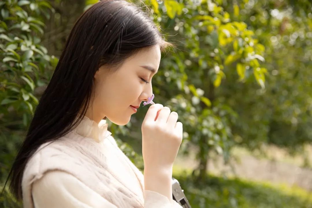 文字里的女子,如水一般.
