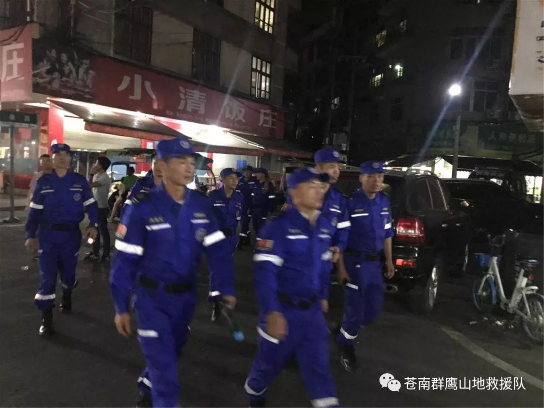 山地救援：险峻中探索生命的奇迹