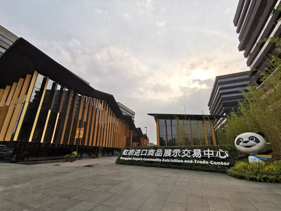 全球征集公告迎进博会虹桥进口商品展示交易中心全球征集logo及衍生
