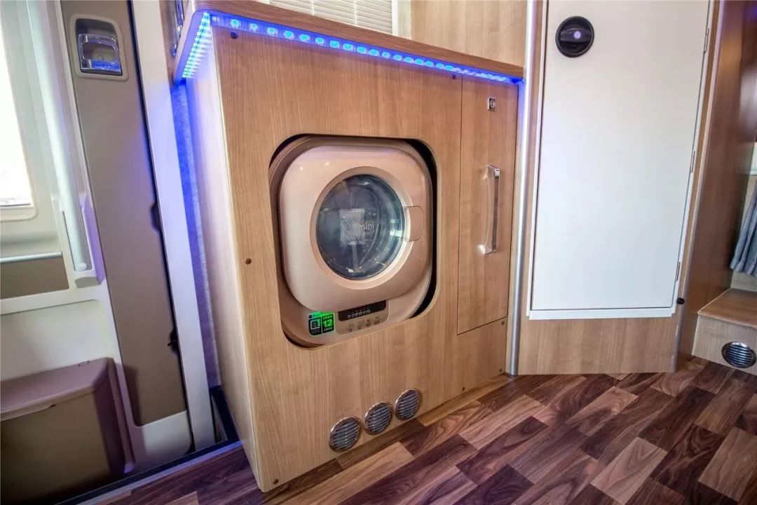19款全新进口双拓展C型房车,洗衣机、大冰箱、太阳能,开启高品质房车生活!