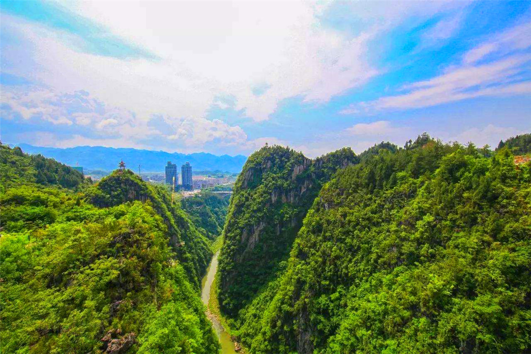 亚洲唯一的城市大峡谷,最有"灵气"的地方,就在我国的重庆!_黔江