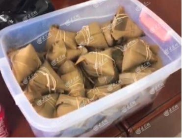 让女月经换上等老师顺利进入鞋子后李女生发现女生的岁次太小这俩一个14学生月什么药考场该来吃学生图片