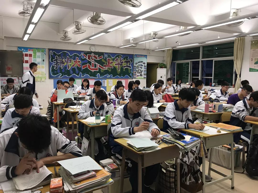 衡中最新学霸演讲视频上热搜: 这世间, 唯有青春