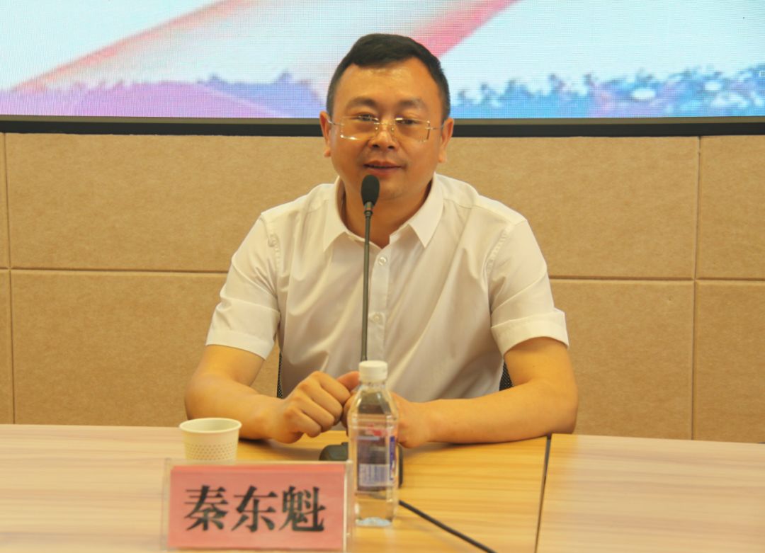 民进宝鸡市委会常委,北京明伦公益基金会理事长秦东魁对资助项目进行