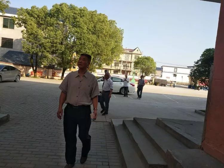 弋阳县关工委领导一行莅临湾里乡广兴小学参观指导工作