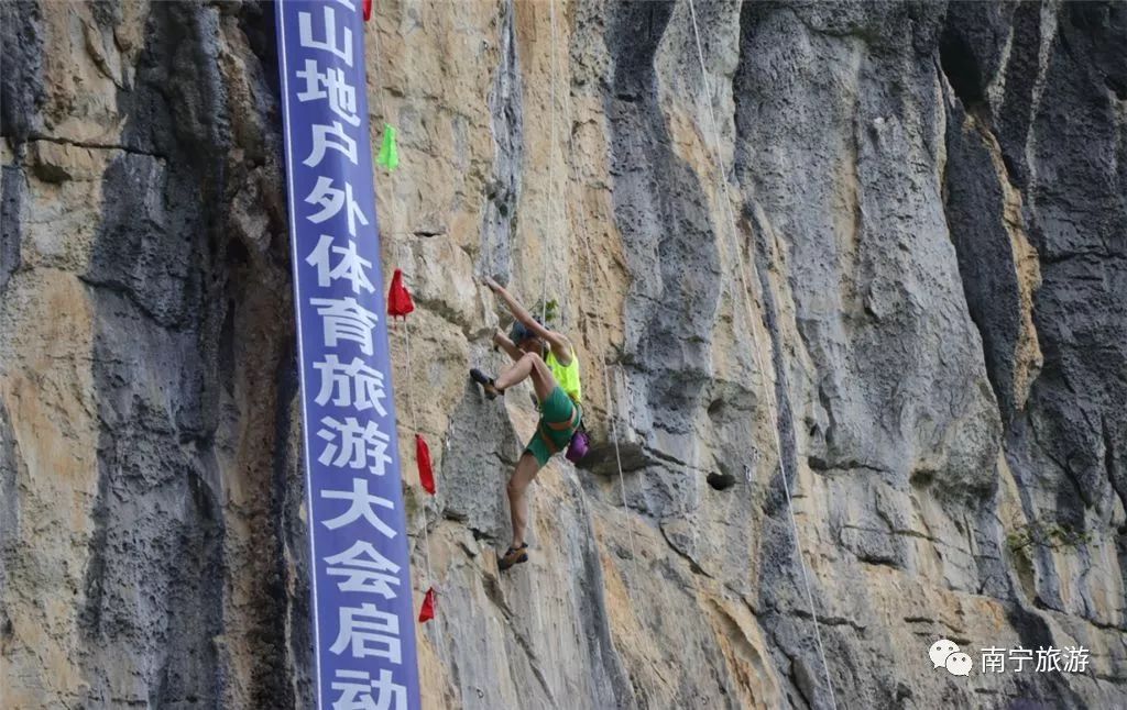 还有来自全国各地的户外运动爱好者,参与了岩场定向,攻防箭,飞拉达