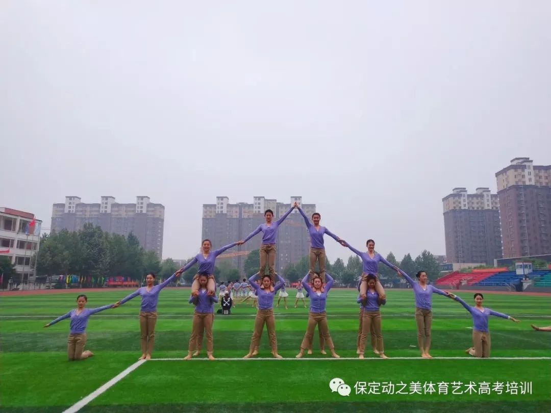 保定七中动之美高中队在保定市首届中学生啦啦操比赛中荣获团体第一名