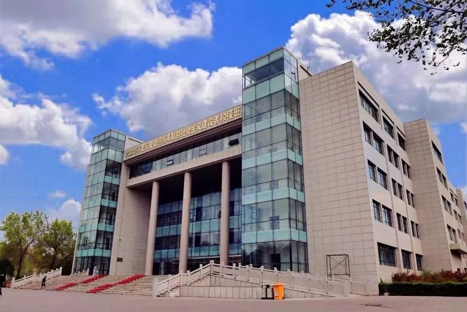 石河子大学究竟有多大?昆明的餐厅装修的设计师图片
