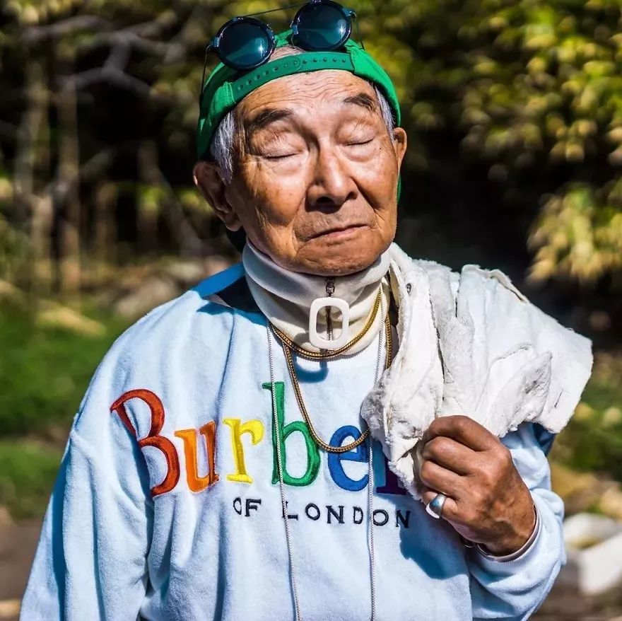 84岁日本爷爷时尚照火遍全网,有趣才是抵御岁月的法宝! 九九热这里只有精品视频