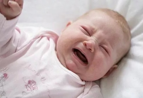                     2个月大婴儿离奇死亡只因奶奶一个举动！你的无知会要了孩子的命