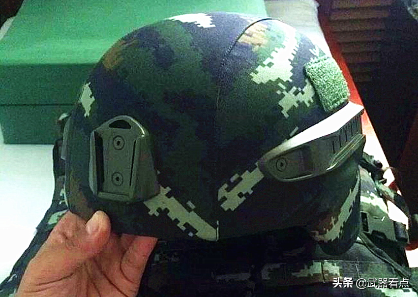 军事丨陆军开始大量换装15a新式头盔,将普及夜视仪了!