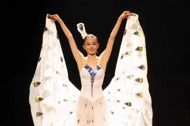 61岁杨丽萍违背自然规律:不吃饭、不生孩子、不剪指甲和六根肋骨 888真人娱乐百家乐