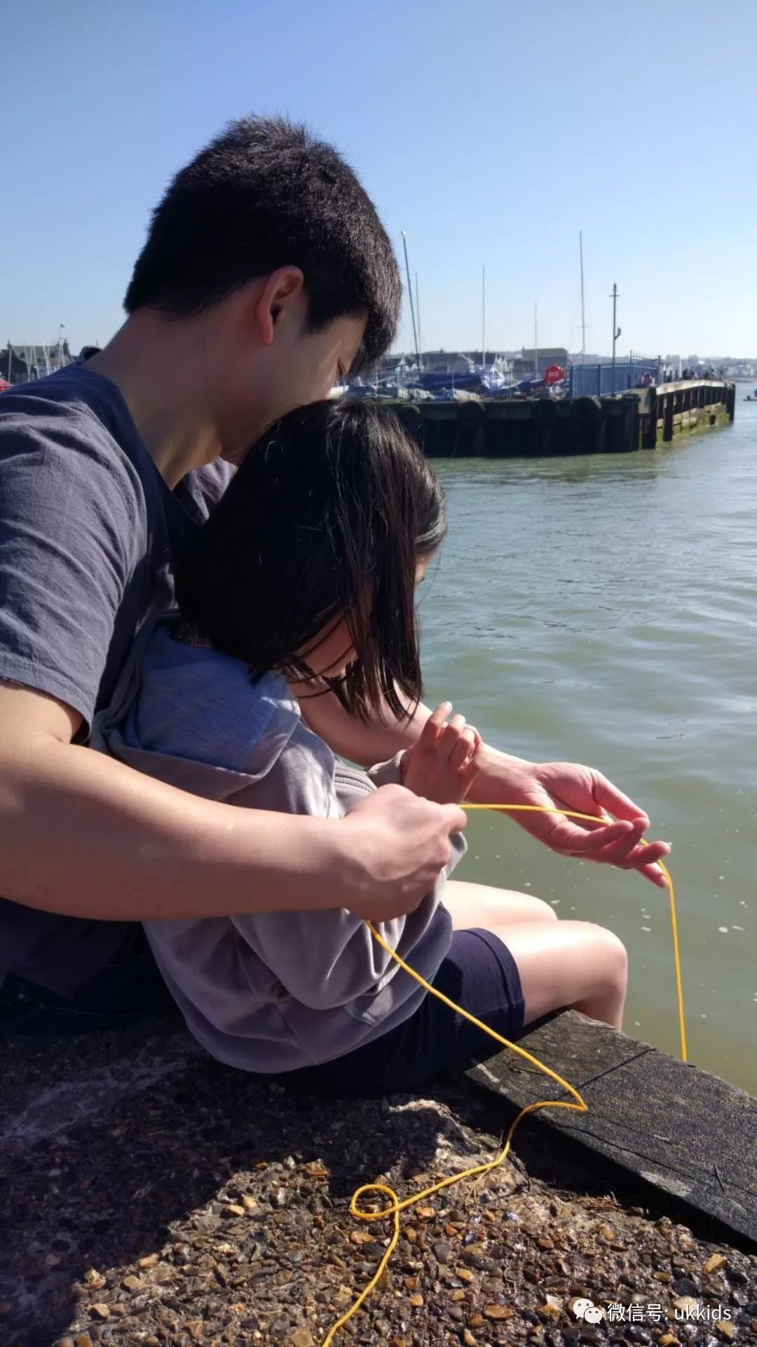 【养娃小分队】海边钓螃蟹!就是这么轻松愉快!