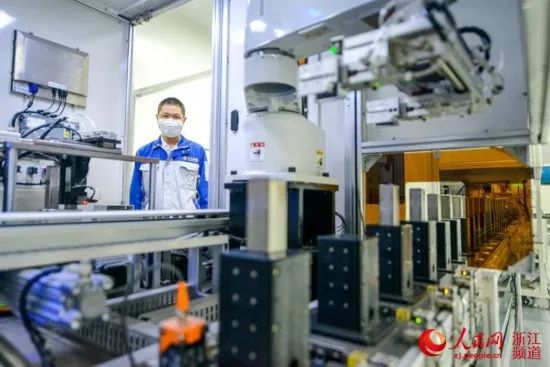 产品│超威集团牵手美国通用电气 国内首支钠盐电池即将走出国门 操美女