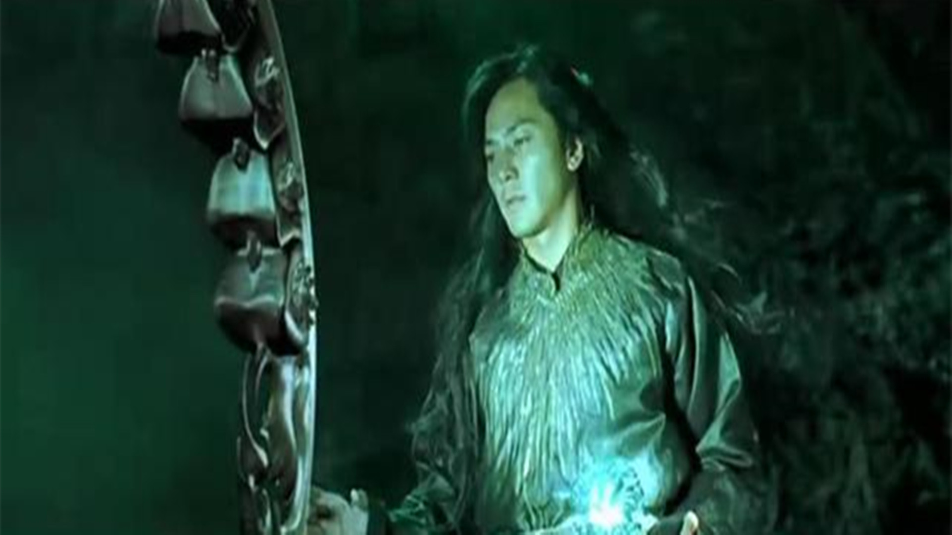 2001年,郑伊健和张柏芝主演仙侠电影《蜀山传》,这部影片讲述了以峨眉