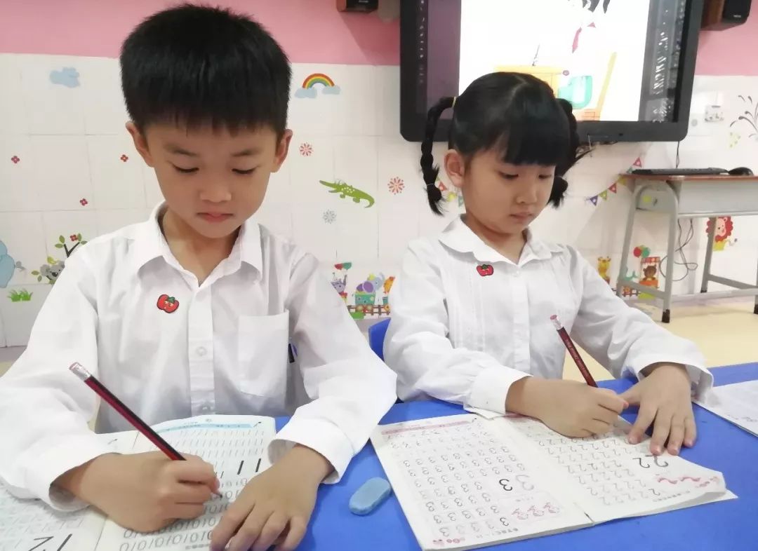 必先能执笔丨幼儿园开展"正确的握笔写字姿势"主题班会