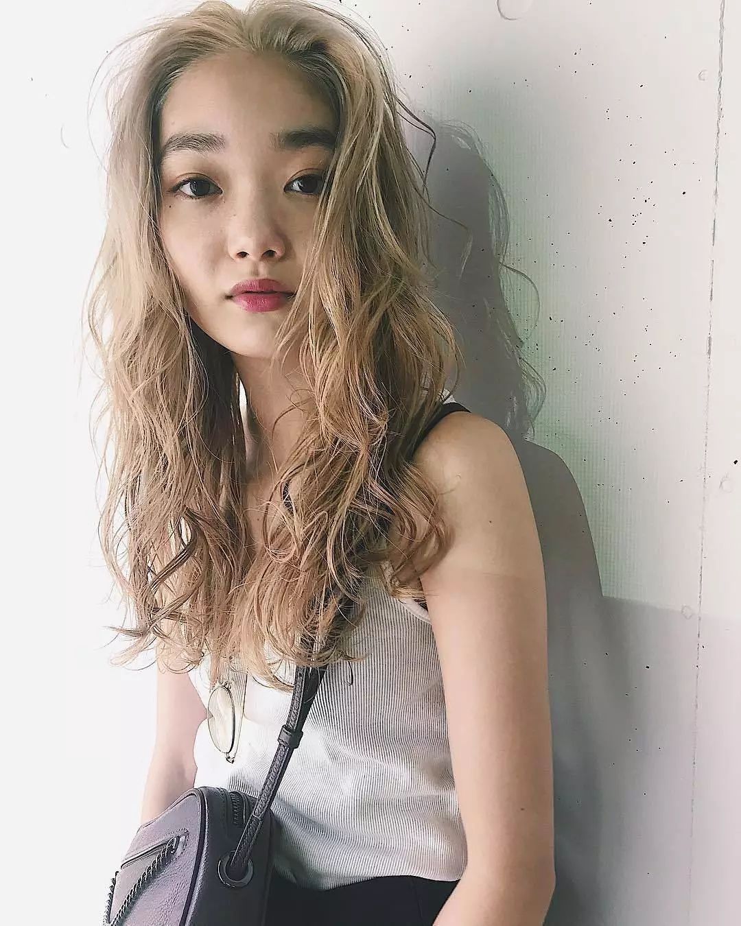 慵懒发型卷发教程 32f8c549493e4ee89ed9c35c01240368.jpeg