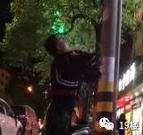                     7个月大男婴救不回来了！只因奶奶喂了…“我没命地抠，都没抠出来！”