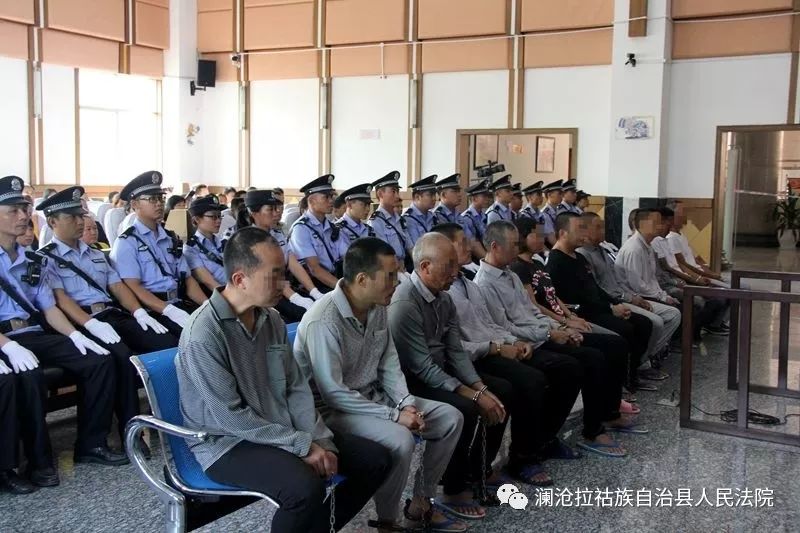 堵路设卡,干扰选举.澜沧法院公开审理李佳文等12人涉恶案件