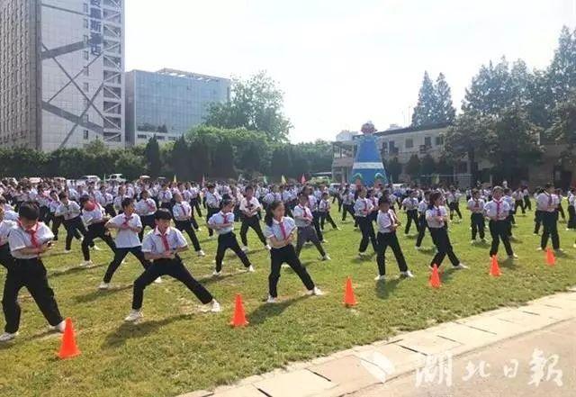 塔子湖街道,余华岭社区,余华岭小学,学生家长和学生代表共同签订