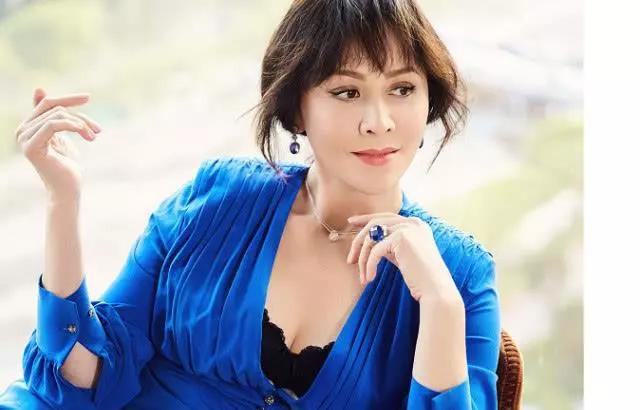 54岁刘嘉玲近照曝光!素颜出镜令人意外,宛若18岁少女! 乐博官方网站