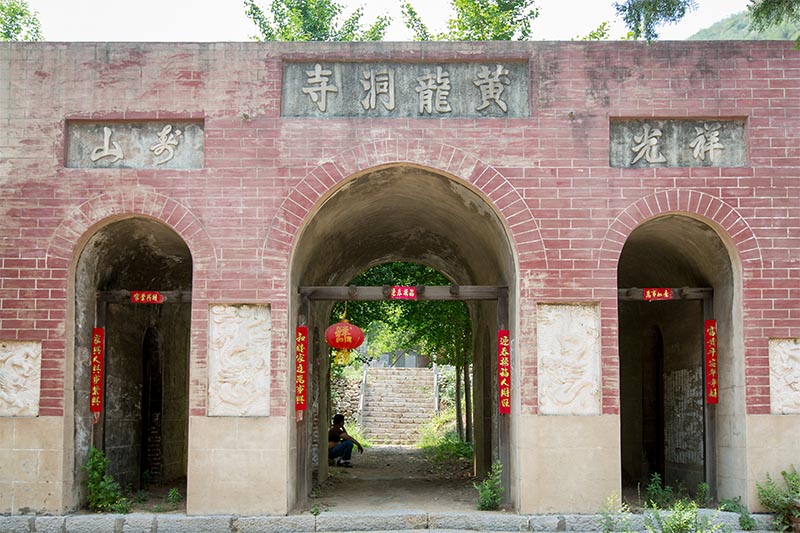 (王建安  摄影) 河南省安阳市黄龙洞庙(当地称为小泰山),1971年12月21