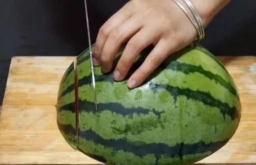 西瓜怎么切好看又简单摆盘 60359bd5b97044f487ce7b7d18035b19.jpeg