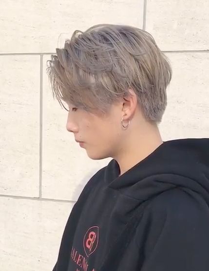 听说女生都喜欢染黄头发的男孩纸