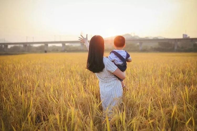 39岁高圆圆产女:每个妈妈和孩子,都是生死之交