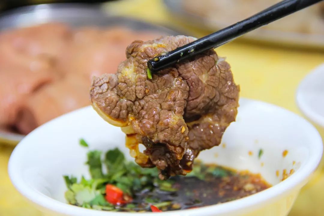 人均鲜牛肉_牛肉火锅