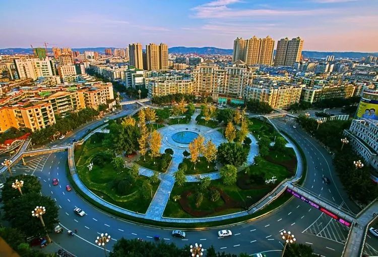 请于5月20日-6月21日(节假日除外)到登江油市党政综合大楼教体局教育