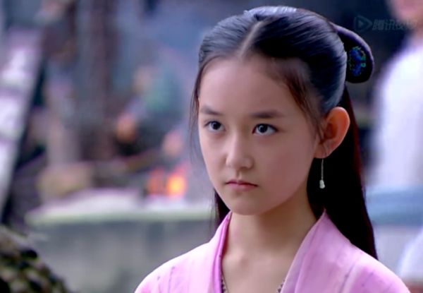 蒋依依大家应该都很熟悉,小童星出身现在已经逐渐在电视剧里担当主角