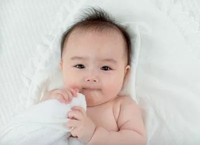                     2个月大婴儿离奇死亡只因奶奶一个举动！你的无知会要了孩子的命