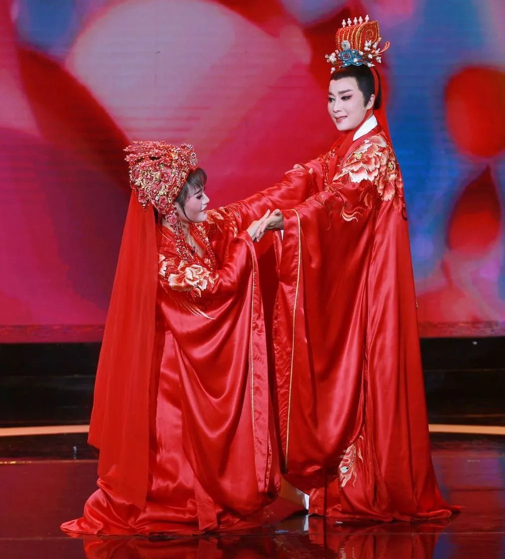 志 | 光说不练假把式!这位老师不仅教学生昆曲,